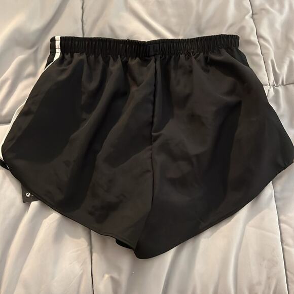 Mislabeled Nike dri-fit running shorts. Really kids small NWT - Picture 4 of 4